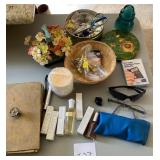 Q - MIXED LOT OF COLLECTIBLES (T37)