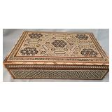 Q - DECORATIVE MARQUETRY KEEPSAKE BOX (L17)