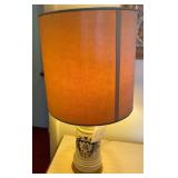 Q - VINTAGE TABLE LAMP W/ CERAMIC BASE (I11)