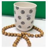 43 - NEW WMC BEADED GARLAND & UTENSIL HOLDER