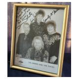 W - MAMAS & THE PAPAS SIGNED PHOTO FRAMED (C104)