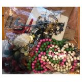 W - MIXED LOT OF COSTUME JEWELRY (J126)