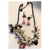 W - COSTUME JEWELRY NECKLACE & EARRINGS SET