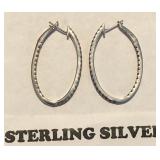 W - PAIR OF STERLING SILVER EARRINGS (J80)