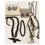 W - MIXED LOT OF COSTUME JEWELRY (J122)