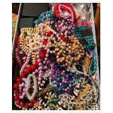 W - MIXED LOT OF COSTUME JEWELRY