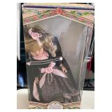 W - VICTORIAN COLLECTION COLLECTIBLE DOLL (G106)
