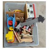 W - BIN OF VINTAGE TOYS (G44)