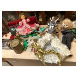 W - MIXED LOT OF COLLECTIBLES (R120)