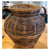 W - VINTAGE BASKET W/ MATCHBOOK COLLECTION (R137)