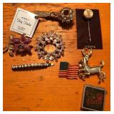 W - MIXED LOT OF COSTUME JEWELRY (J96)