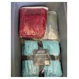 W - MIXED LOT THROW BLANKETS (G90)
