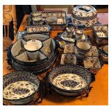 W - LOT OF TEMP-TATIONS SERVEWARE (A449)