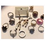 W - MIXED LOT OF COSTUME JEWELRY