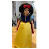W - SNOW WHITE COLLECTIBLE DOLL (R144)