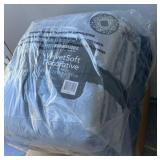 W - DECORATIVE OVERSIDED THROW (Y27)