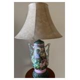 W - VINTAGE TABLE LAMP W/ PORCELAIN BASE (W56)