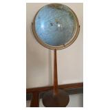 W - WORLD GLOBE W/ STAND (W68)