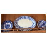 E - THREE PIECES COLLECTIBKE BLUE FLOW WARE (L90)