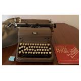 W - ANTIQUE ROYAL TYPEWRITER, INSTRUCTION BOOK