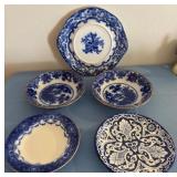 E - FIVE PIECES VINTAGE FLOW BLUE COLLECTIBLES