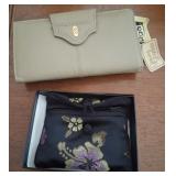 J - CLUTCH WALLET & CULTURED PEARLS BRACELET