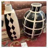 J - LOT OF 2 CERAMIC DECORATIVE VASES