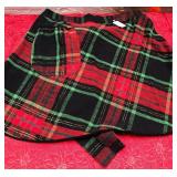 43 - PLAID HOLIDAY APRON WITH LARGE POCKET