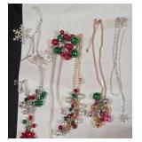 7 - MIXED LOT OF CHRISTMAS NECKLACES (B56)