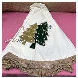 43 - FRINGED TREE DESIGN CHRISTMAS TREE SKIRT