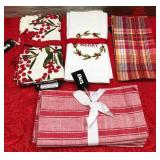 43 - FESTIVE HOLIDAY KITCHEN TOWEL SET
