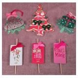 7 - FESTIVE CHRISTMAS TAGS WITH DECORATIVE BOWS