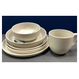 43 - SIX-PIECE DISHWARE SET (G34)