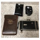 Q - VINTAGE FOLDING CAMERA & CASE (K77)