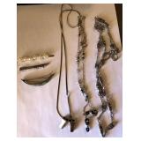 R - MUIXED LOT OF COSTUME JEWELRY (J28)