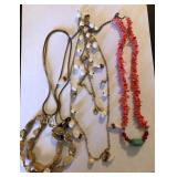R - MIXED LOT OF COSTUME JEWELRY NECKLACES (J24)