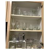 R - MIXED LOT OF GLASSWARE (K10)