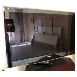 R - SAMSUNG 43" TV WITH REMOTE (C9)
