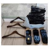 D - SHOE HOLDERS & CLOTHING HANGERS (K261)