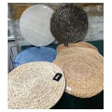 43 - WOVEN ROUND PLACEMAT SET (K34)