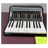 N - VINTAGE LTD ED FRONTALINI ACCORDIAN (B4)