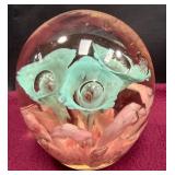 442 - VINTAGE ART GLASS PAPERWEIGHT (F37)