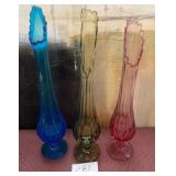 440 - THREE ART GLASS BUD VASES (C81)