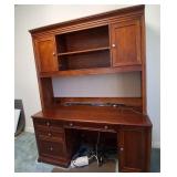 442 - STANLEY HOME OFFICE DESK W/ HUTCH