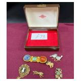 442 - JEWELRY BOX WITH CONTENTS (F73)