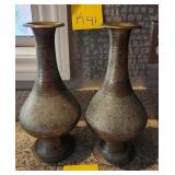 F - PAIR OF VINTAGE BRASS DECORATIVE VASES (K41)