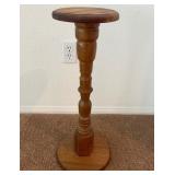 15 - WOODEN SPINDLE-STYLE STAND 25'T