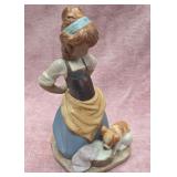 N - LLADRO 'KITCHEN MAID' FIGURINE (B66)