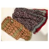464 - LOT OF TWO SCARVES (A10)