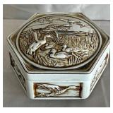 B - CERAMANTE DUET TRINKET BOX (A132)